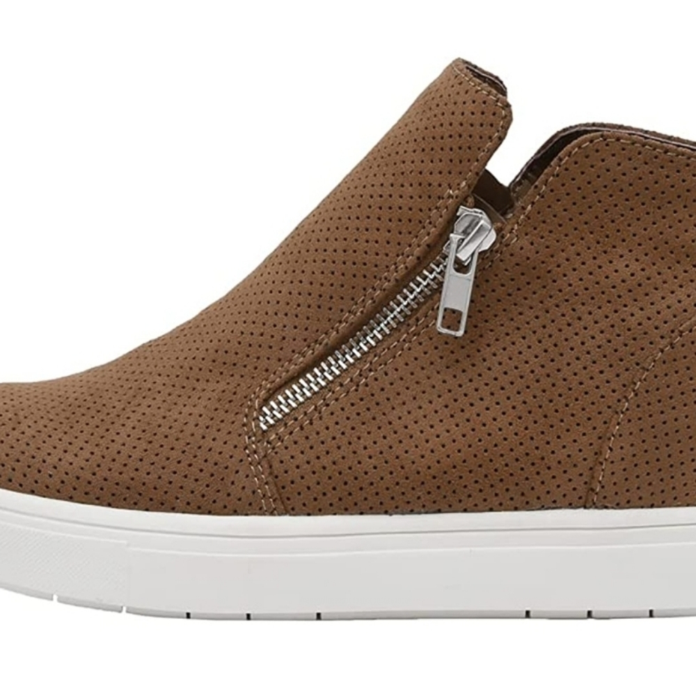CUSHIONAIRE Women's Hart Hidden Wedge Sneaker +Wide Width Available size 8.5,7.5
